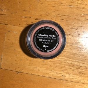 Bobbi Brown retouching powder in Rose 2